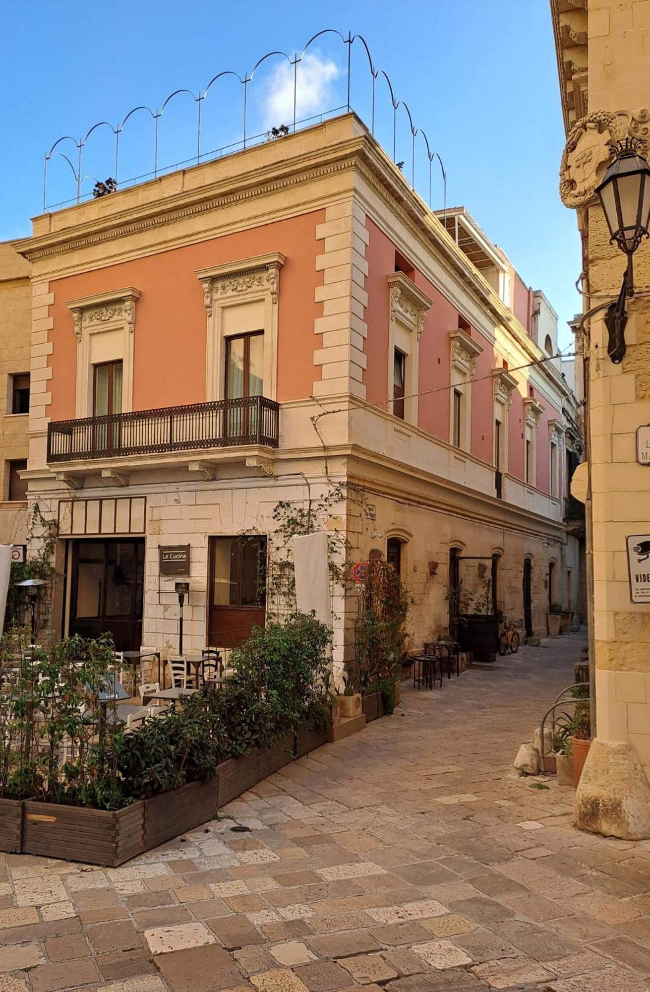 Palazzo Dei Tolomei Bed & Breakfast Lecce Bagian luar foto